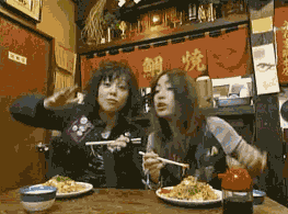 %82g%82%89%82g%82%89%83A%83j%83%81%82Q.gif